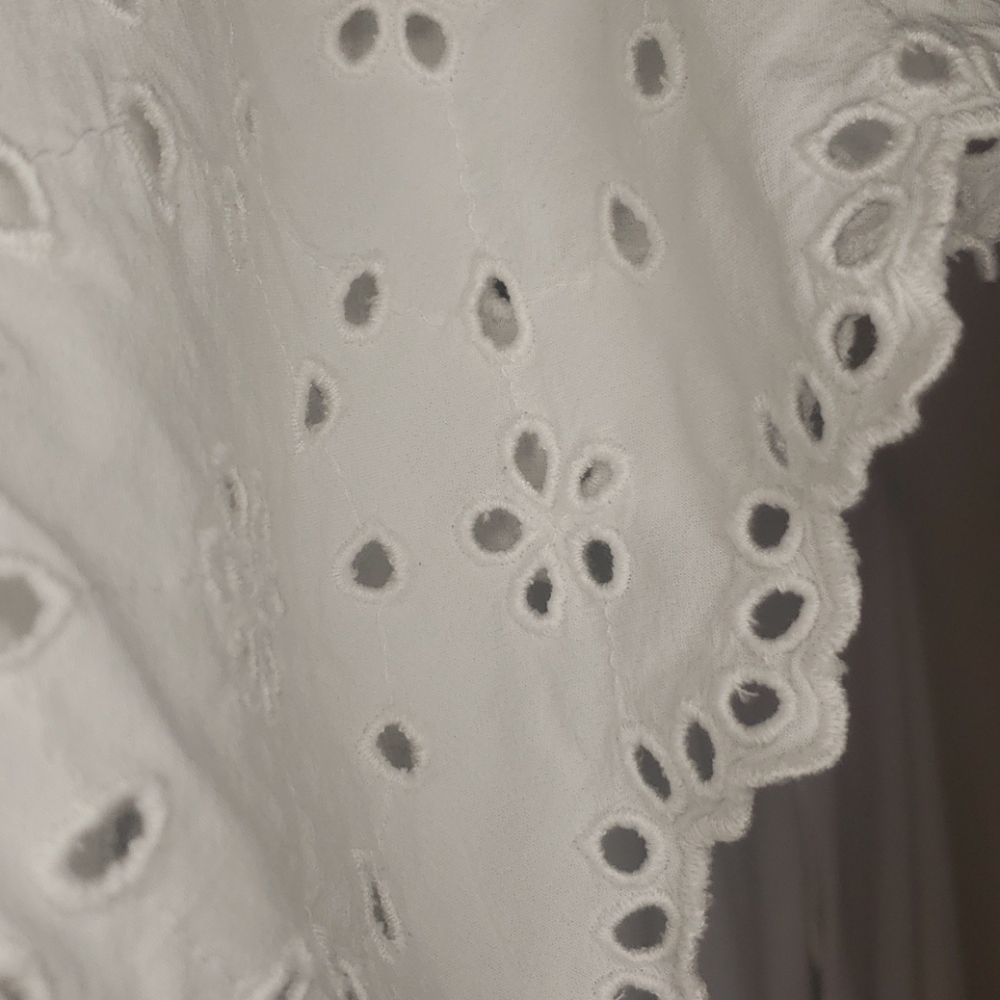 SALE 🤍 XXSP Loft Embroidered Eyelet Blouse